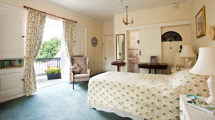 Spacious en-suite bedroom with French doors